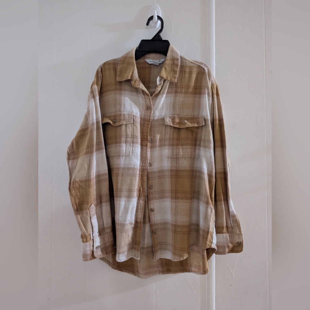 🎀$5 Old Navy Tan and Cream Plaid Shirt